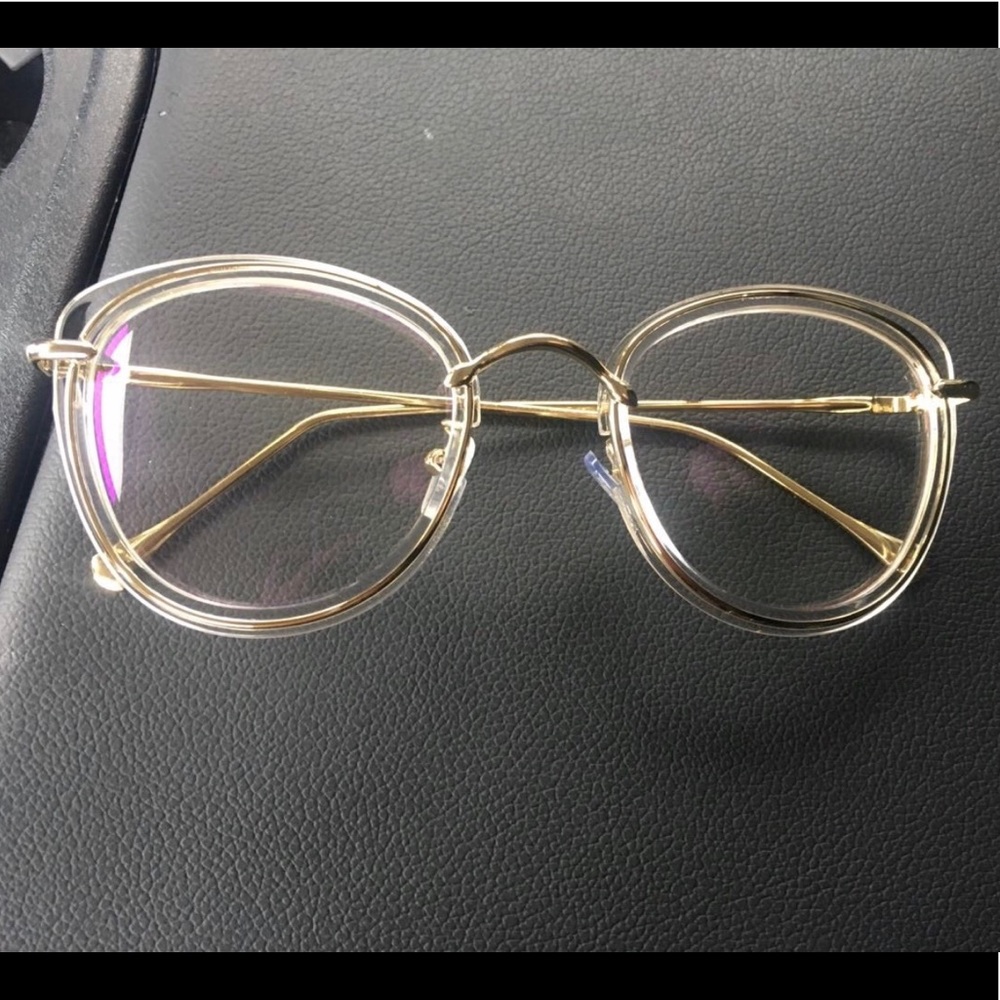 Clear transparent wire frame glasses